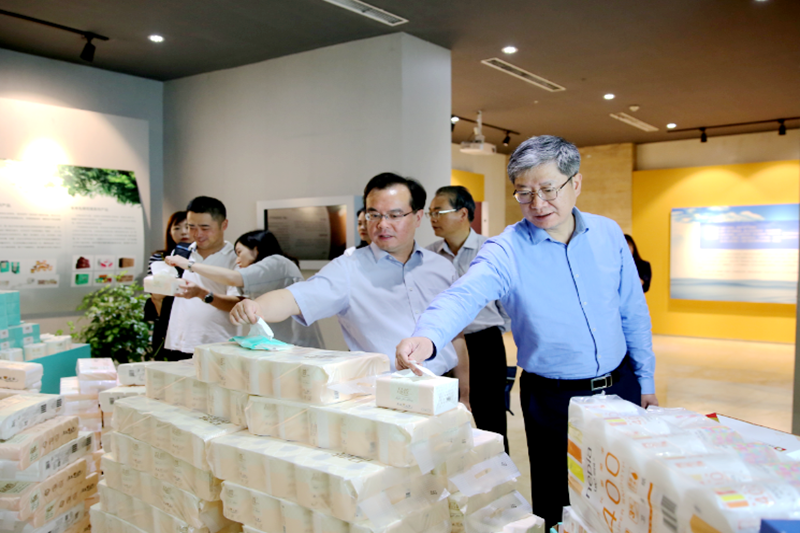 2019年 5月22日，時任浙江省社會組織綜合黨委專職副書記、省民政廳社會組織管理局局長蔡國華蒞臨景興紙業調研企業發展情況和黨建工作