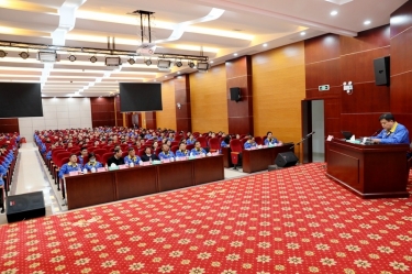 ? 學(xué)習(xí)榜樣，凝聚力量！景興紙業(yè)召開(kāi)陳良杰同志先進(jìn)事跡報(bào)告會(huì)